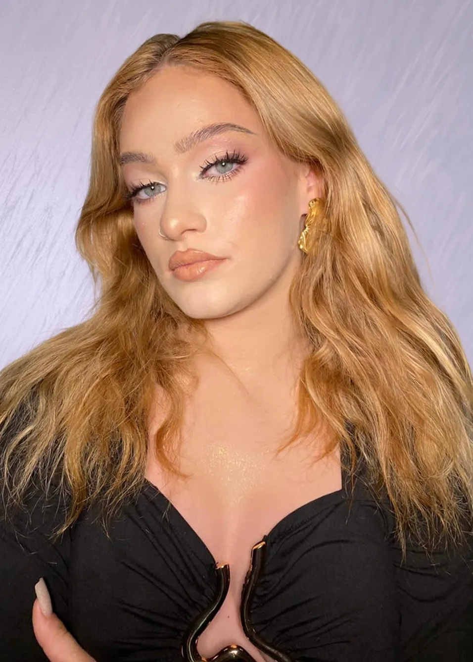 Model machiat profesional de makeup artist, parte din portofoliul de lucrări artistice