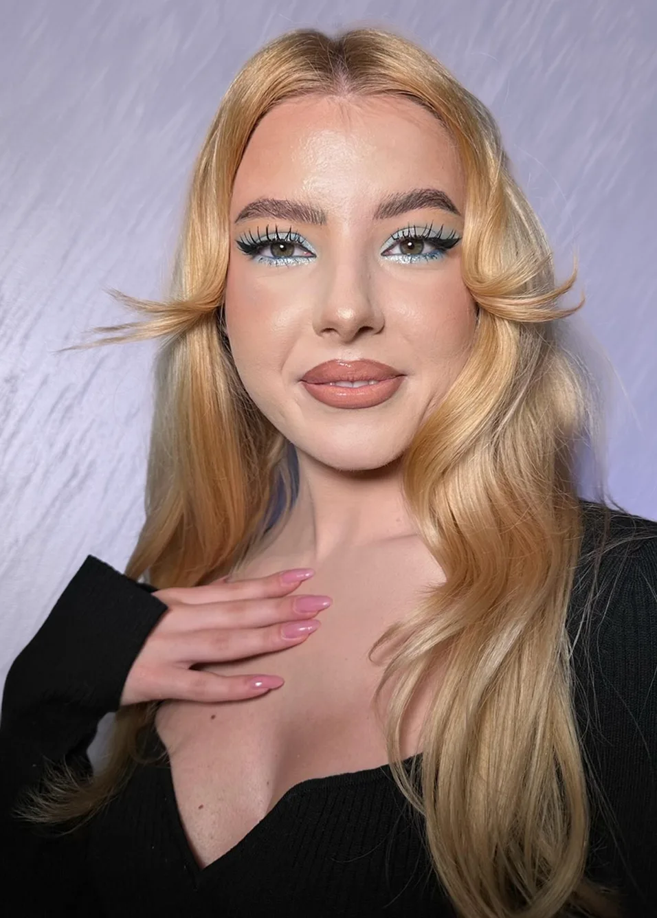 Model machiat profesional de makeup artist, parte din portofoliul de lucrări artistice