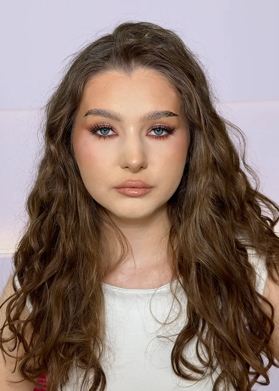 Model machiat profesional de makeup artist, parte din portofoliul de lucrări artistice