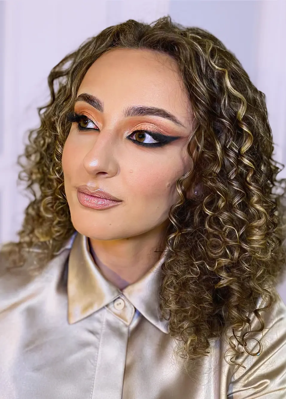 Model machiat profesional de makeup artist, parte din portofoliul de lucrări artistice